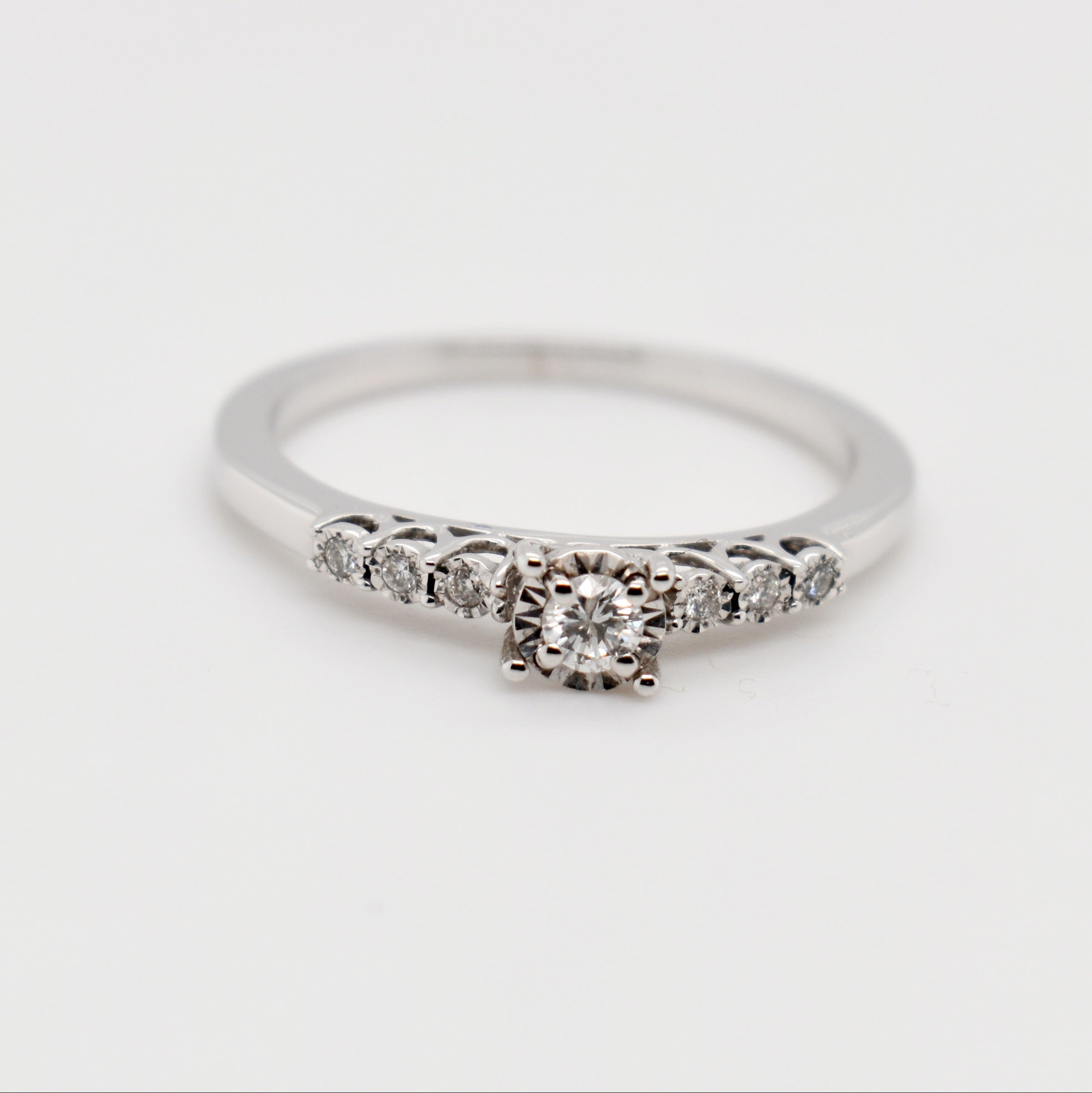 9ct White Gold Double Claw Diamond Ring