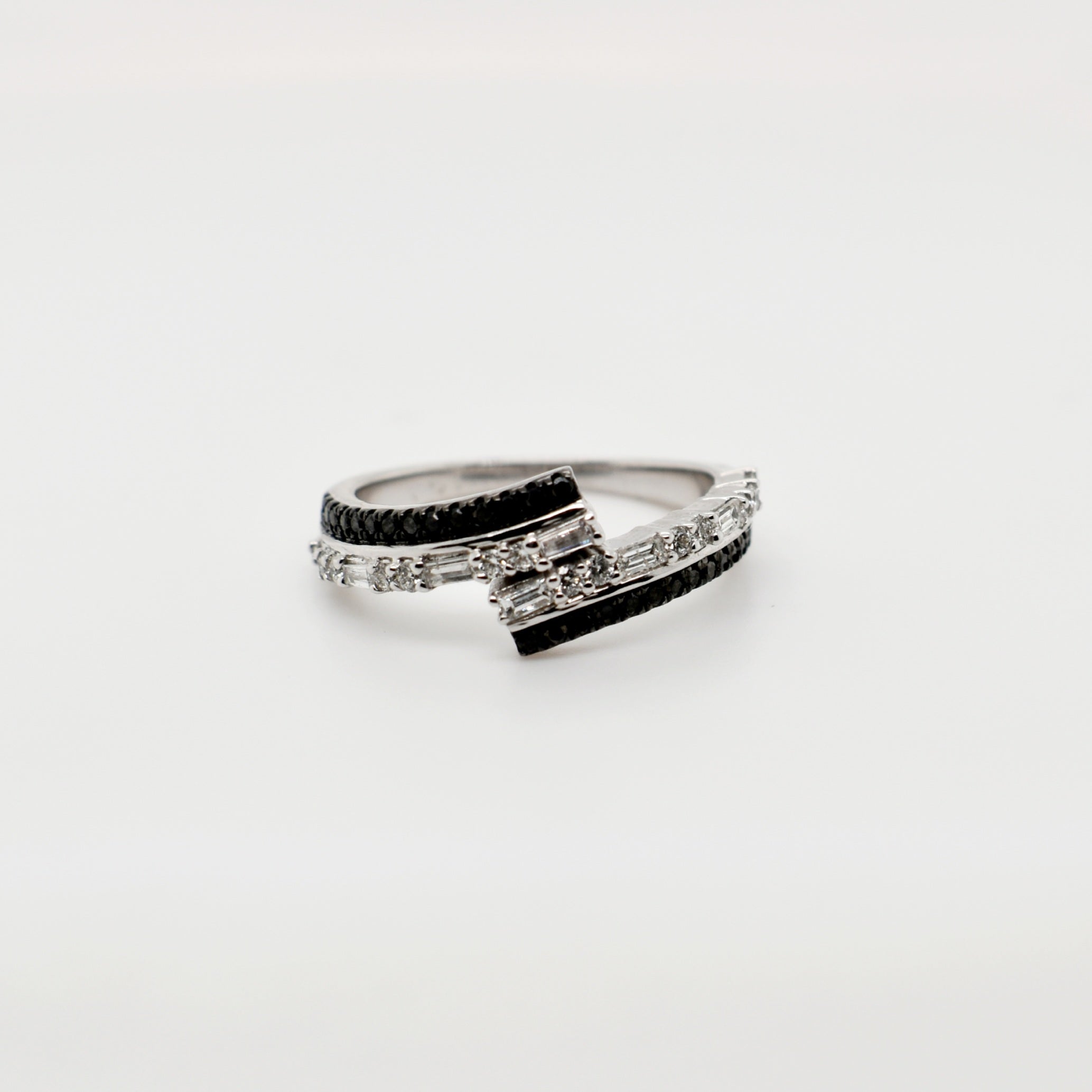 9ct White Gold Baguette & Round Black Diamond Band