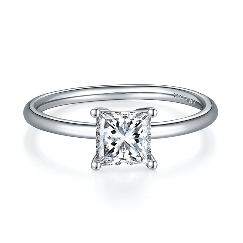 Princess Cut 1ct Solitare Moissanite Ring.