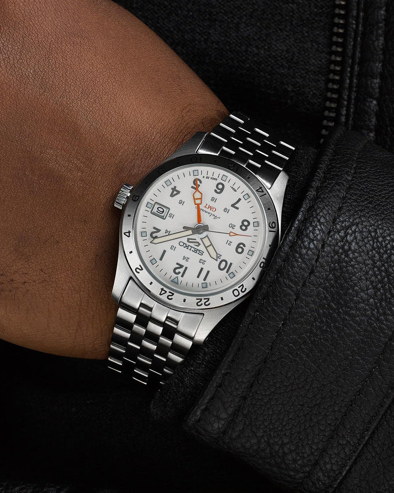 Seiko SSK059K1 stainless steel bracelet with three-fold clasp laid flat