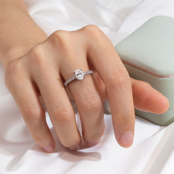 4 Claw 1ct Oval Moissanite Ring – M91B