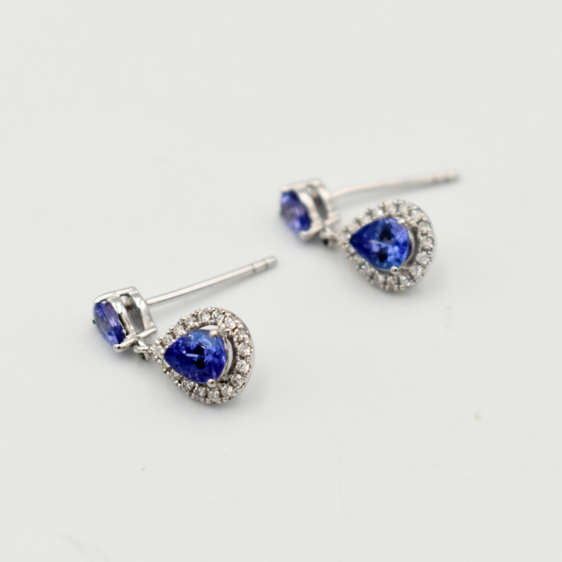 9ct White Gold 1,20ct Tanzanite Diamond Earrings