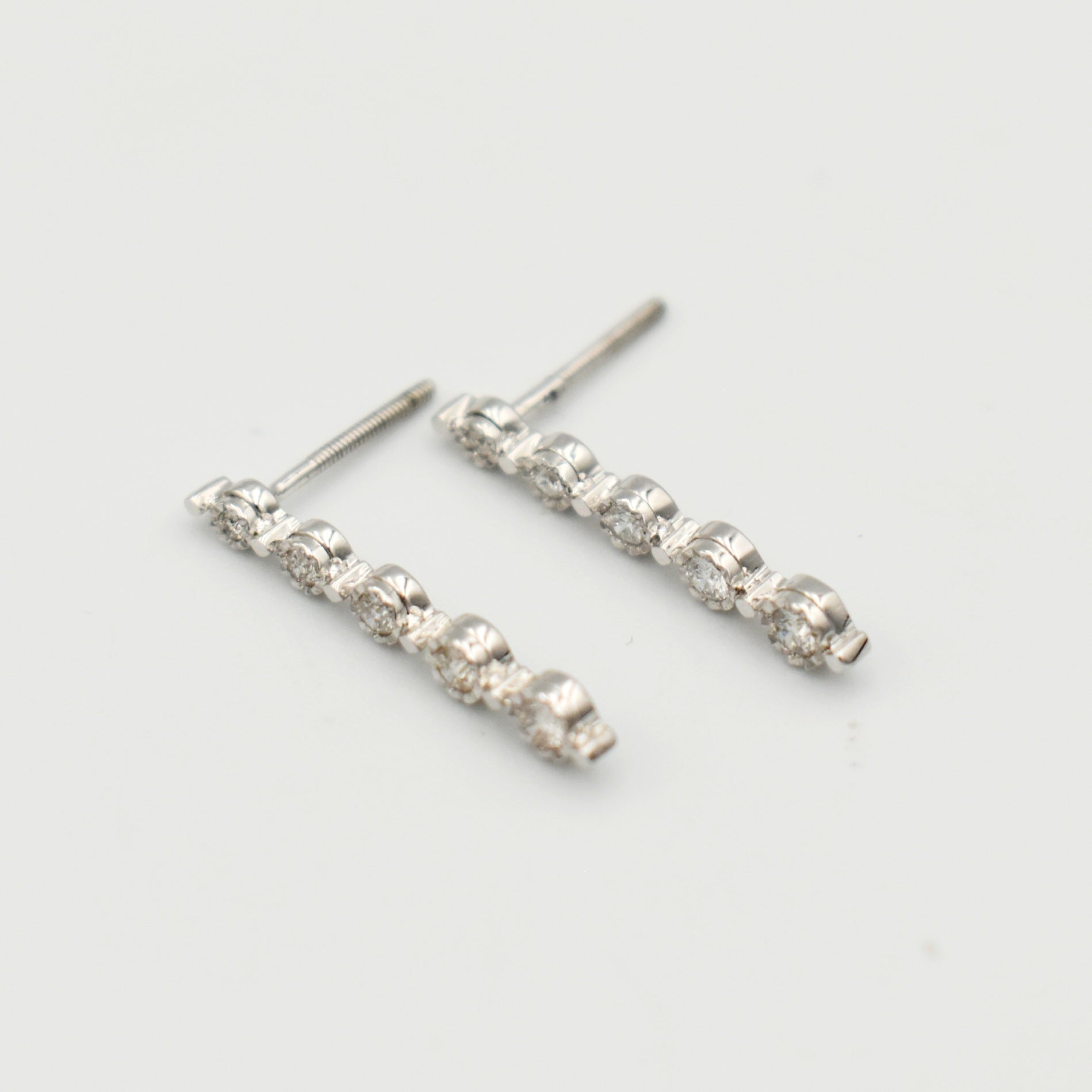 9ct White Gold 0,25ct Drop Diamond Earrings