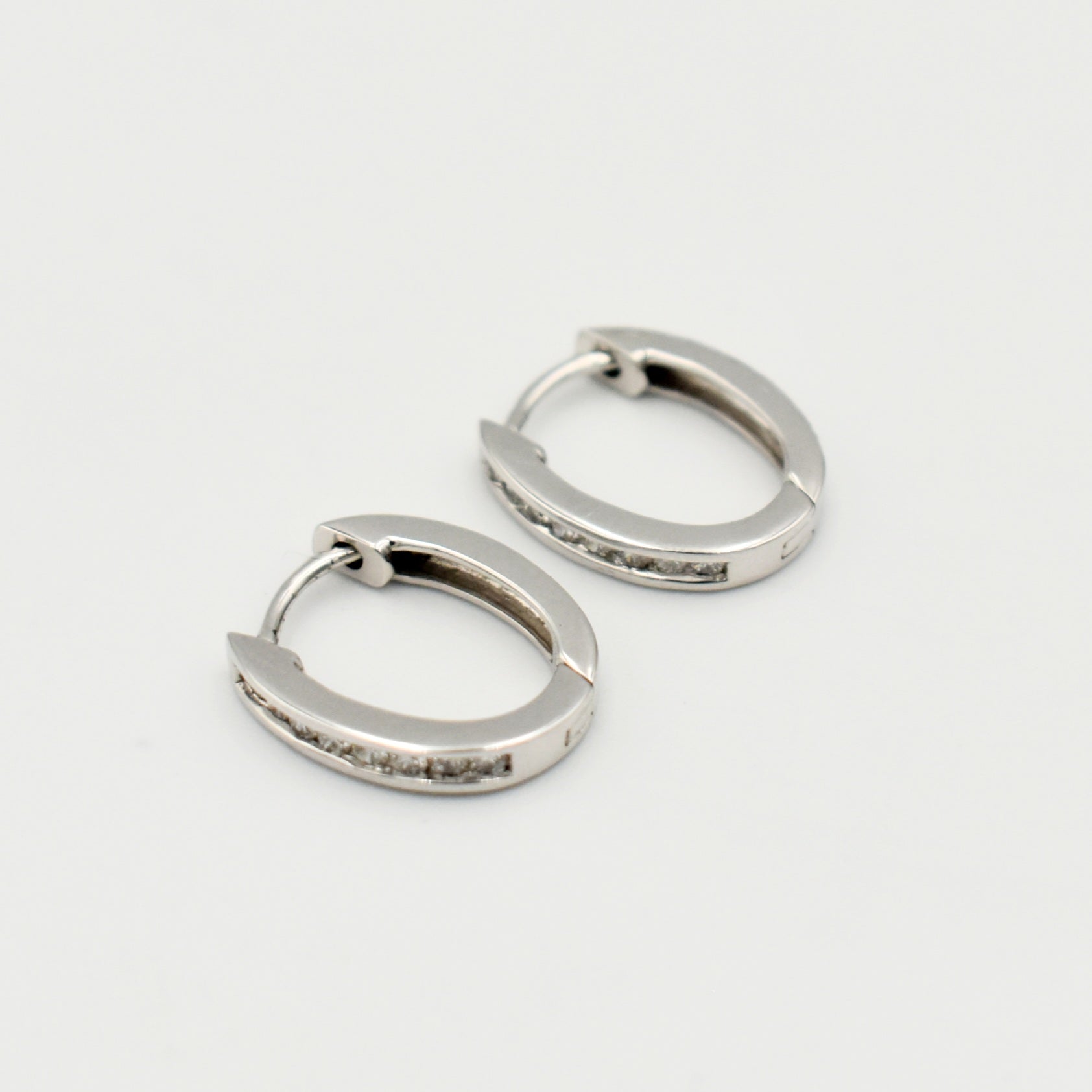 9ct White Gold 0,25ct Hoop Diamond Earrings