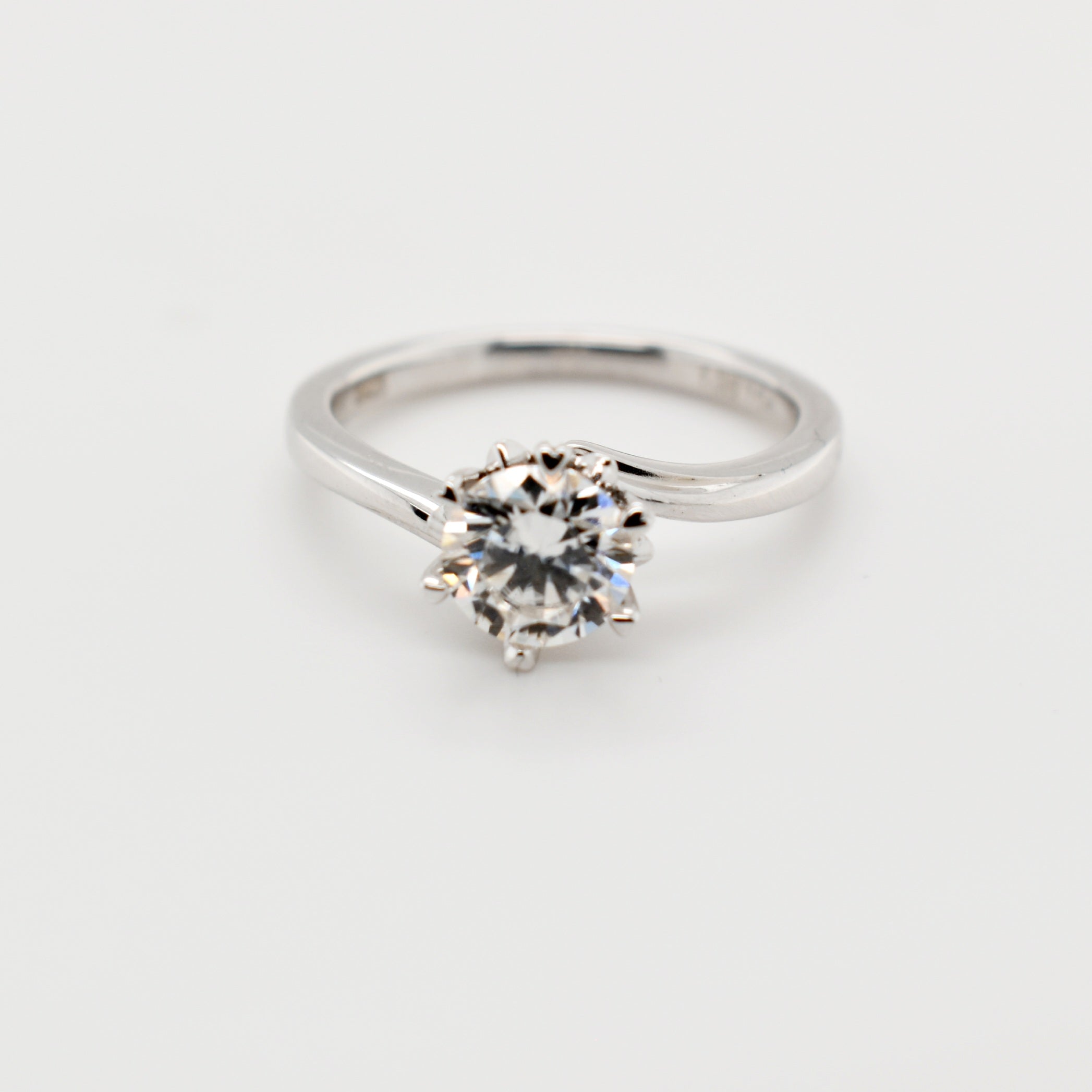 6 Claw Round 1ct Moissanite Ring