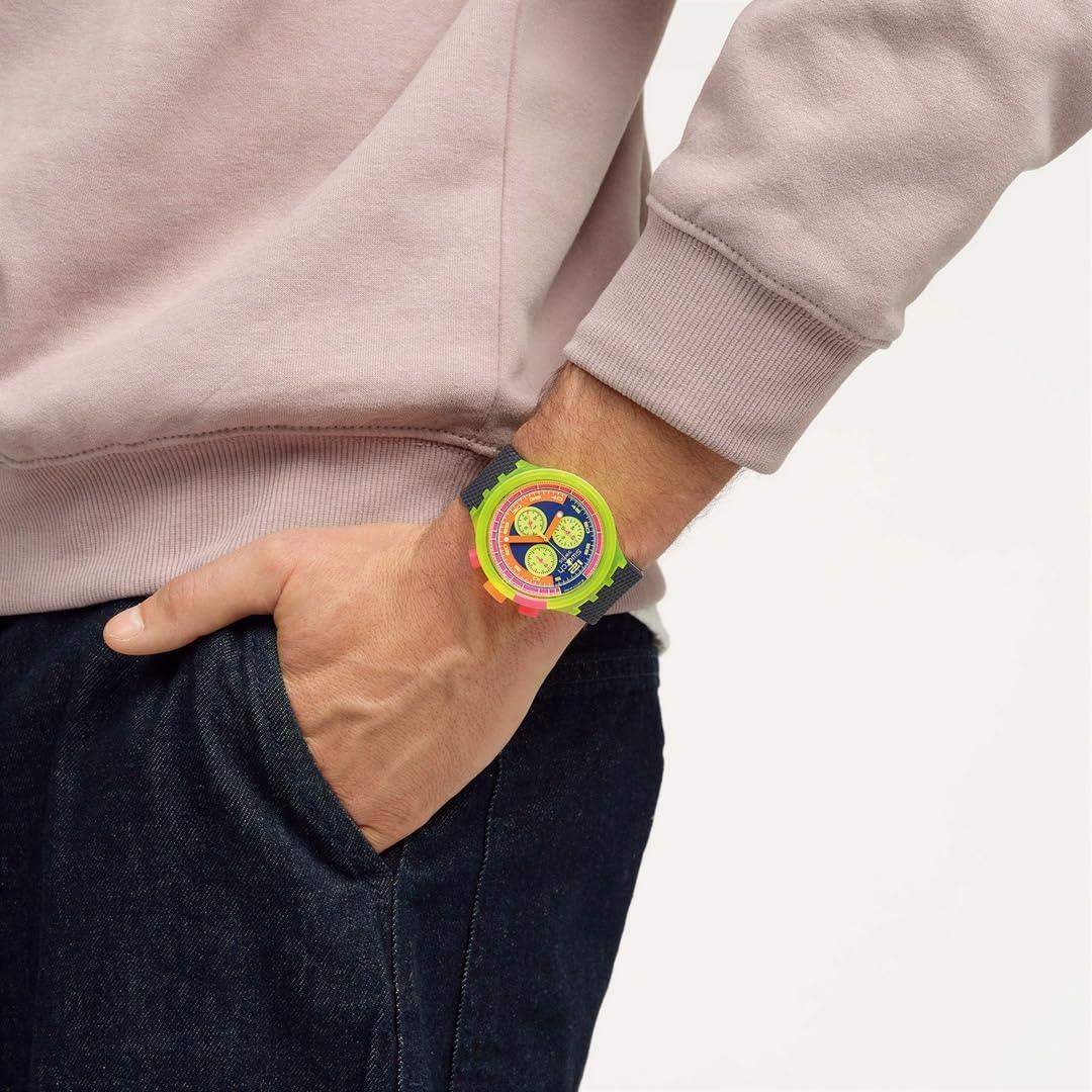 Front view of 47mm round plastic case and tachymeter scale