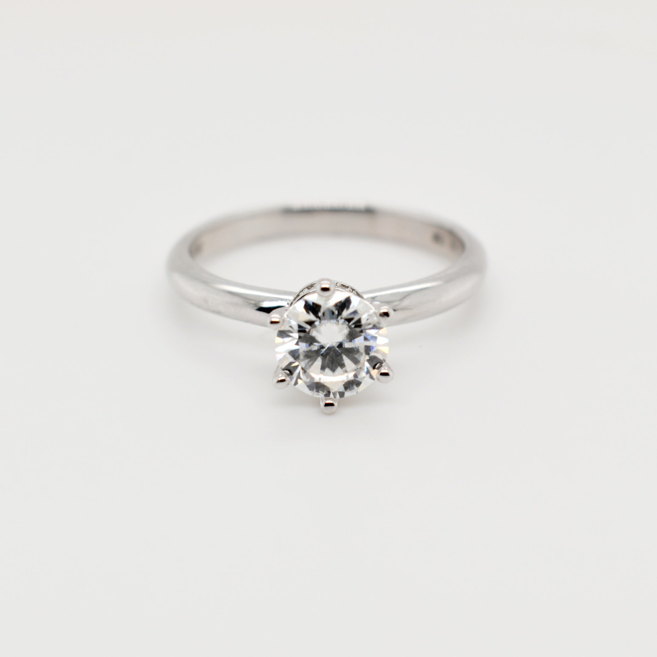 6 Claw 1ct Round Moissanite Ring