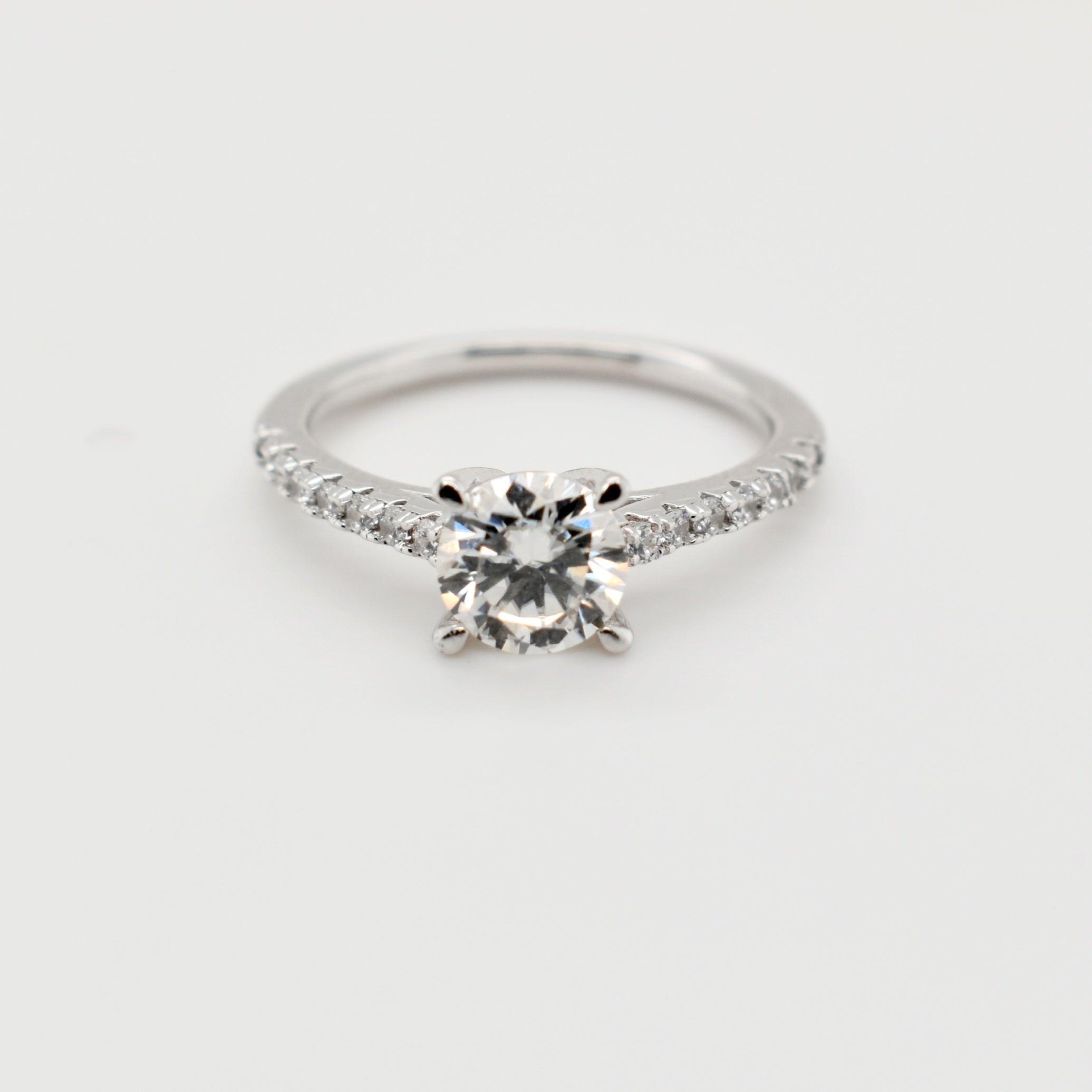 4 Claw 1ct Round Moissanite Ring