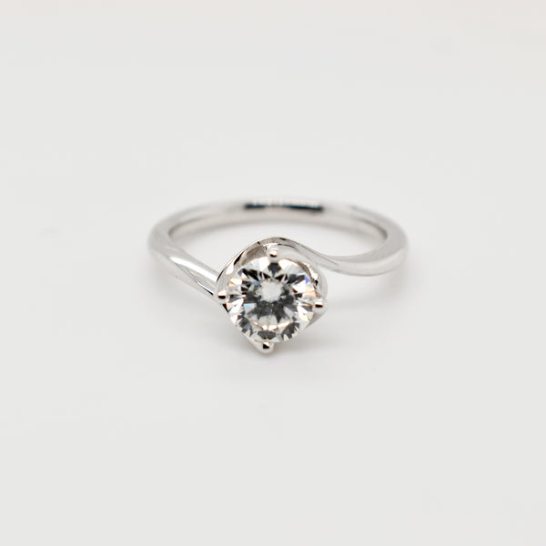 4 Claw 1ct Round Dress Moissanite Ring