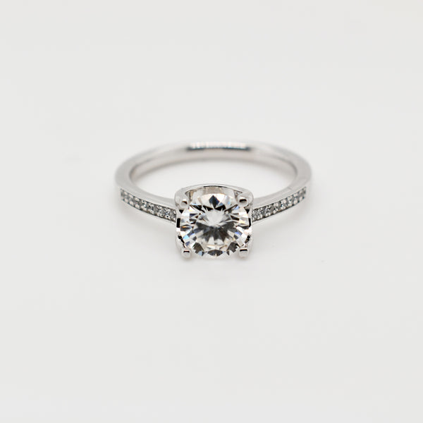 4 Claw 1ct Round Moissanite Ring