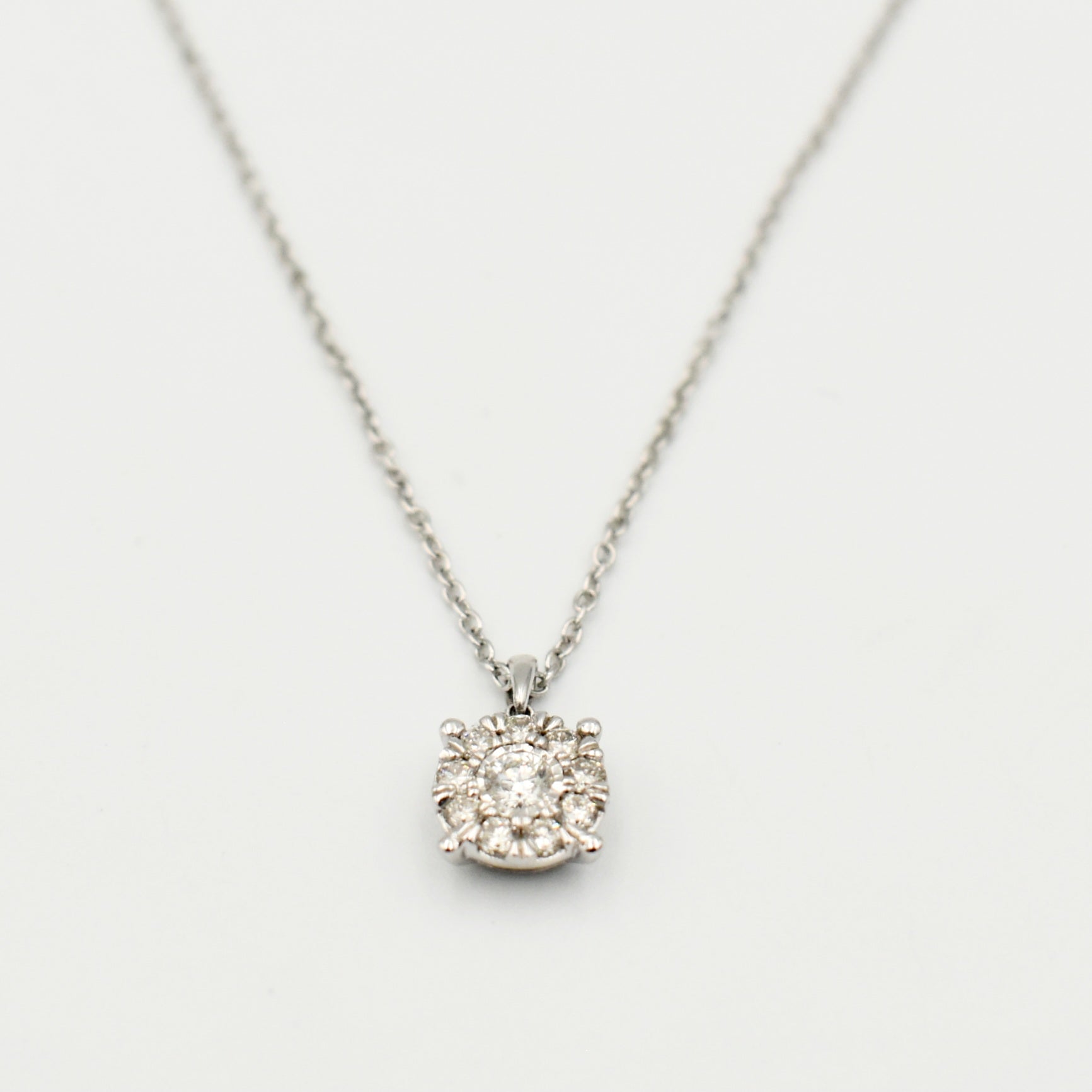 9ct White Gold 0,31ct Diamond Necklace