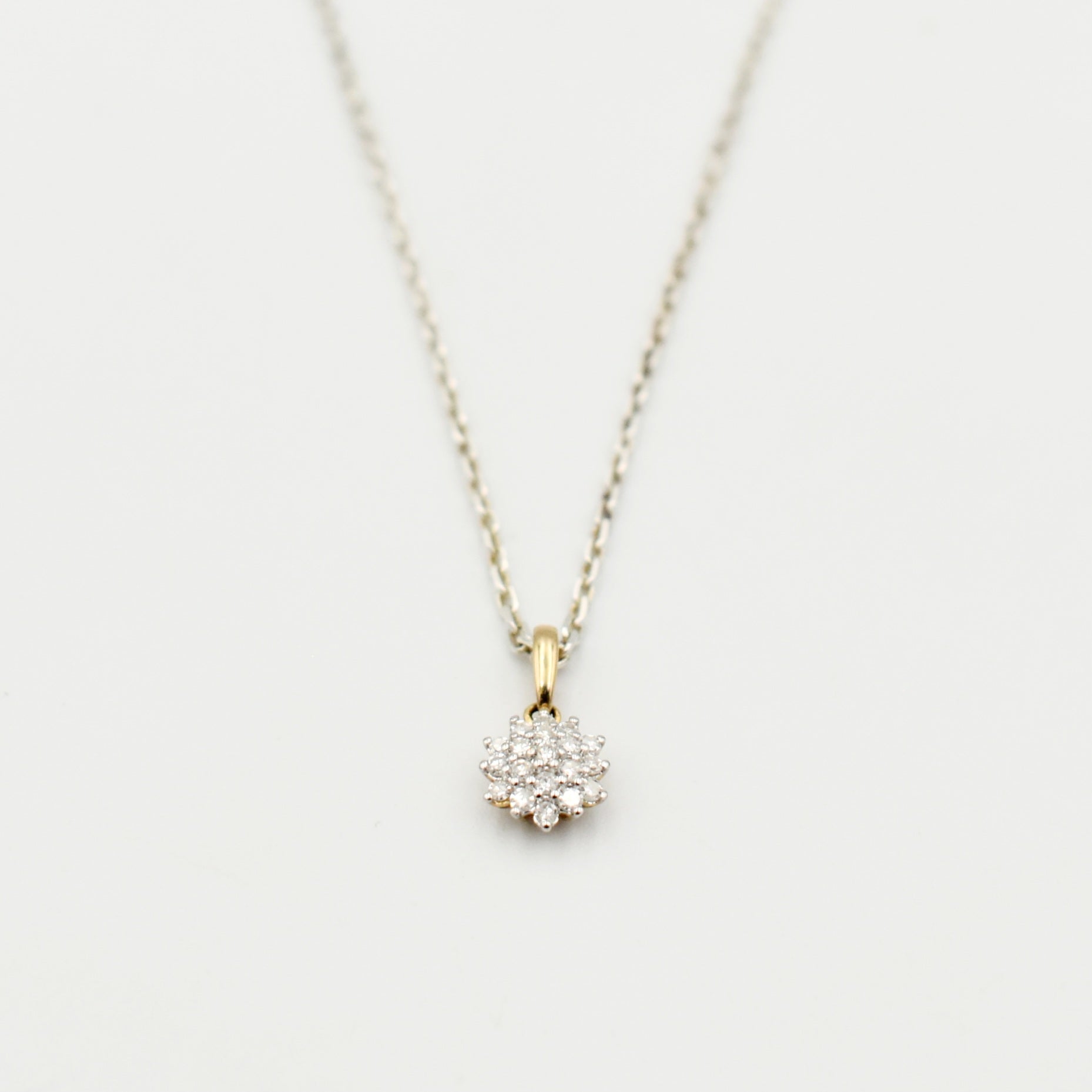 9ct White Gold 0,12ct Diamond Necklace