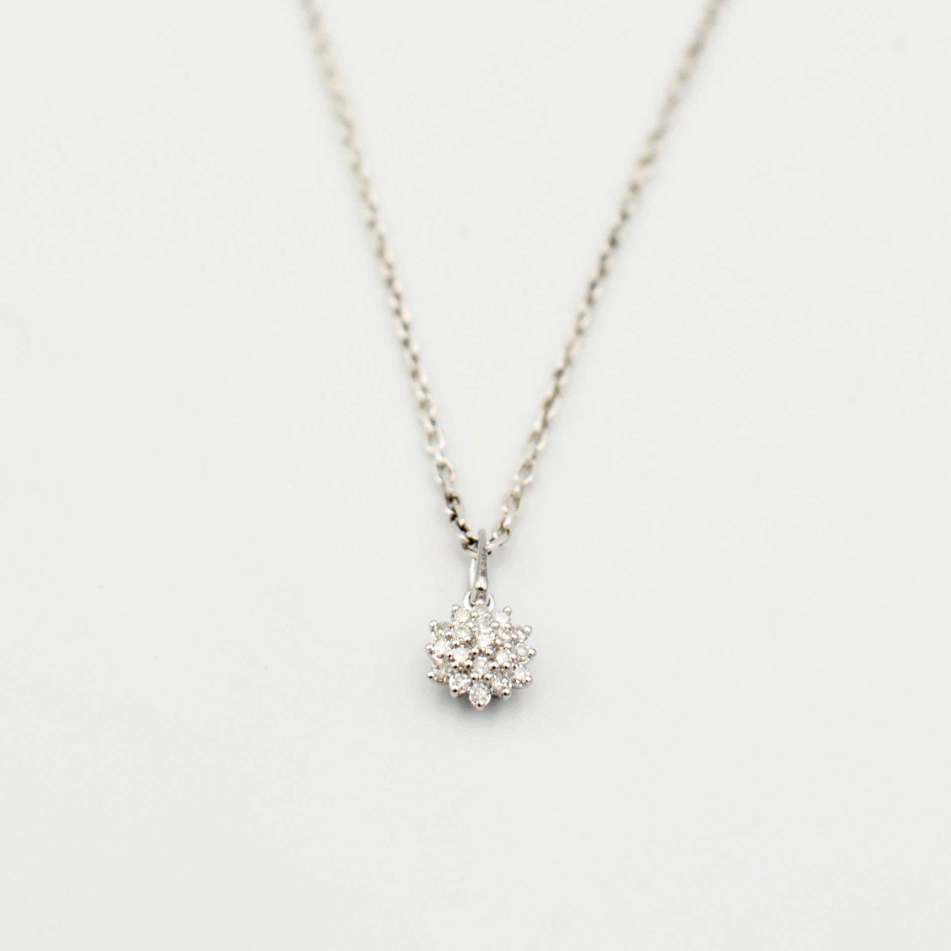 9ct White Gold 0,12ct Diamond Necklace
