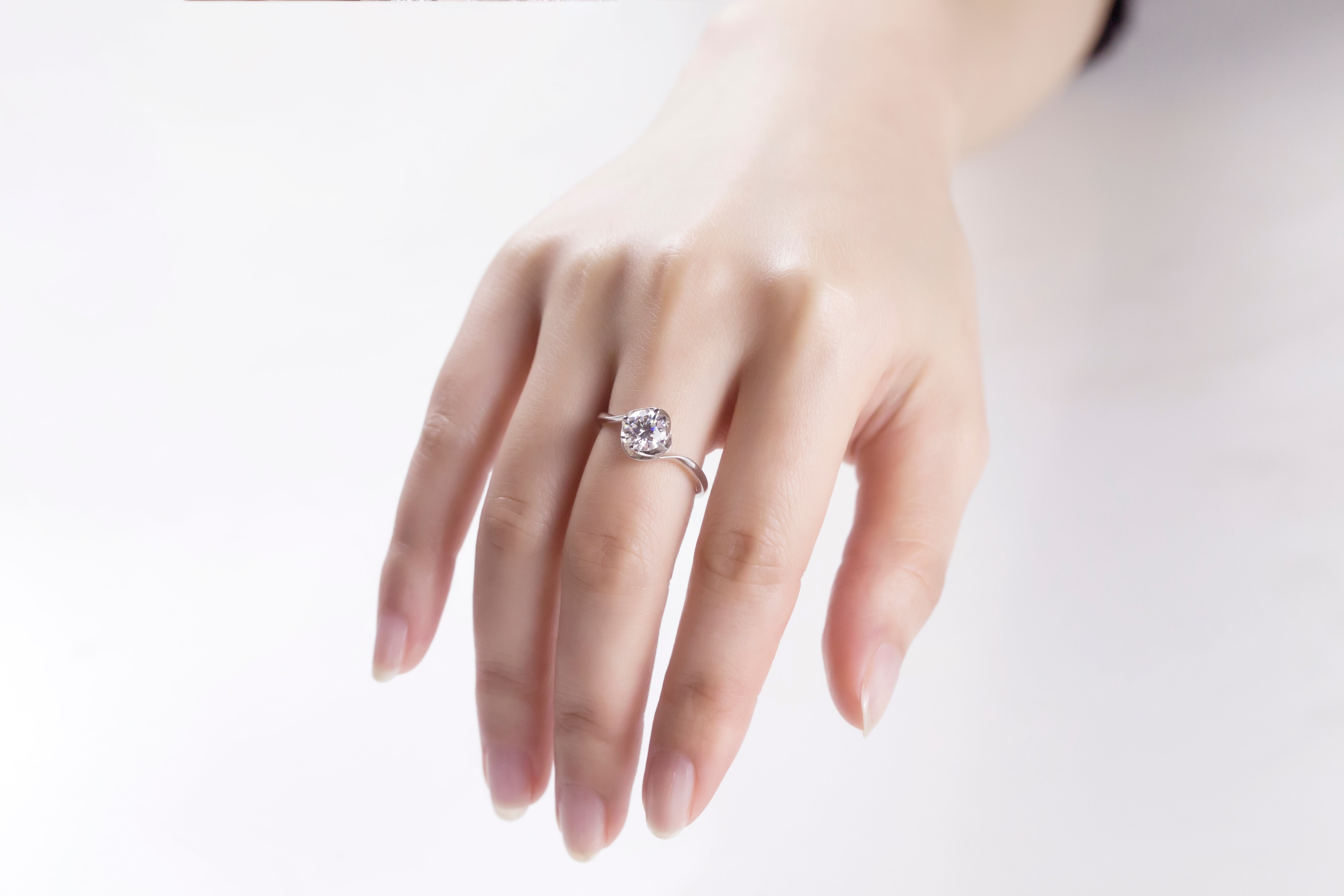 4 Claw 1ct Round Dress Moissanite Ring