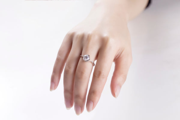 4 Claw 1ct Round Dress Moissanite Ring