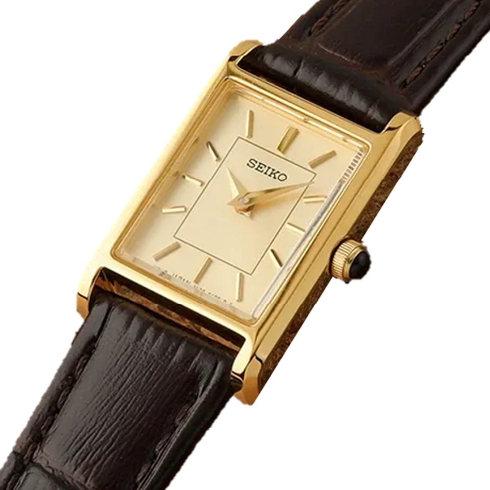 Side profile of 6.1mm thick gold-tone steel case and leather strap