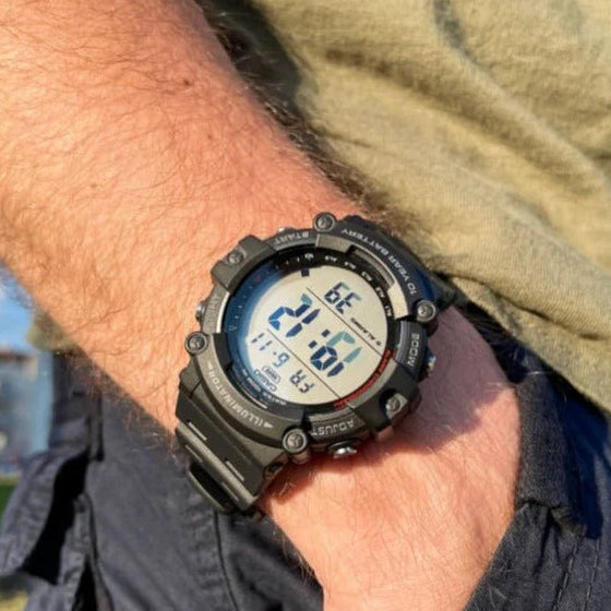 Round 51.2 mm resin case with bar-graph alarm ring on Casio watch