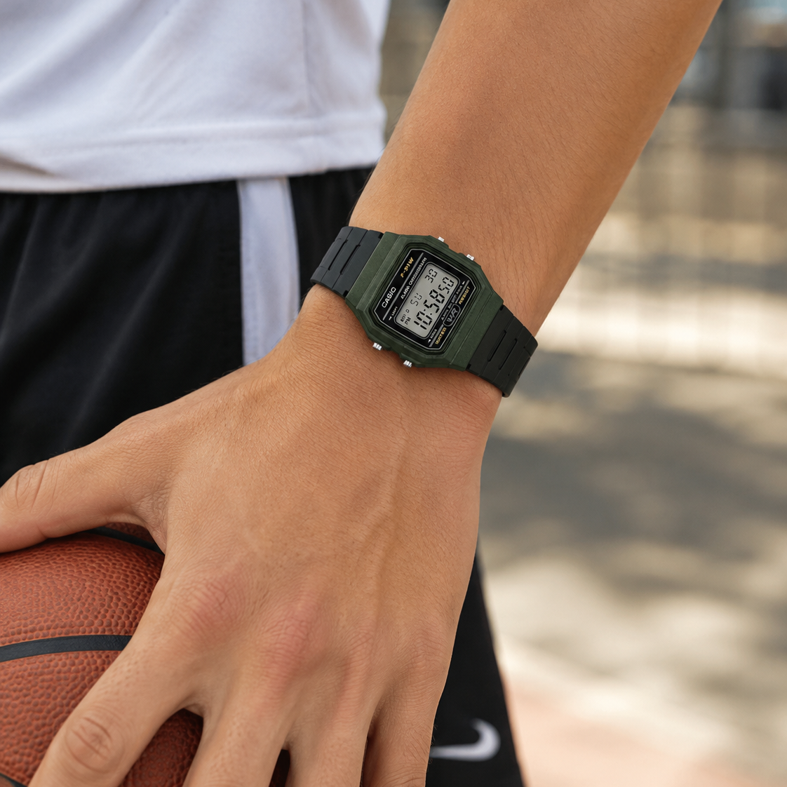 Rectangular resin case and bezel of the Casio F-91WM-3ADF