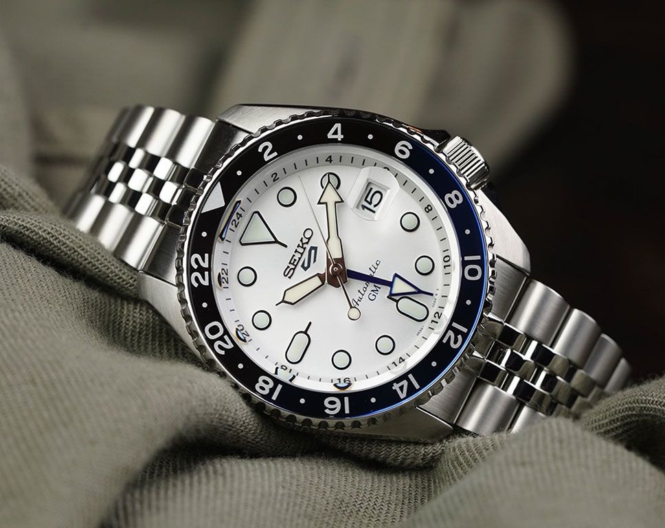 Seiko 5 Sports GMT Automatic White Dial Stainless Steel Watch Black Blue Bezel (SSK033K1)