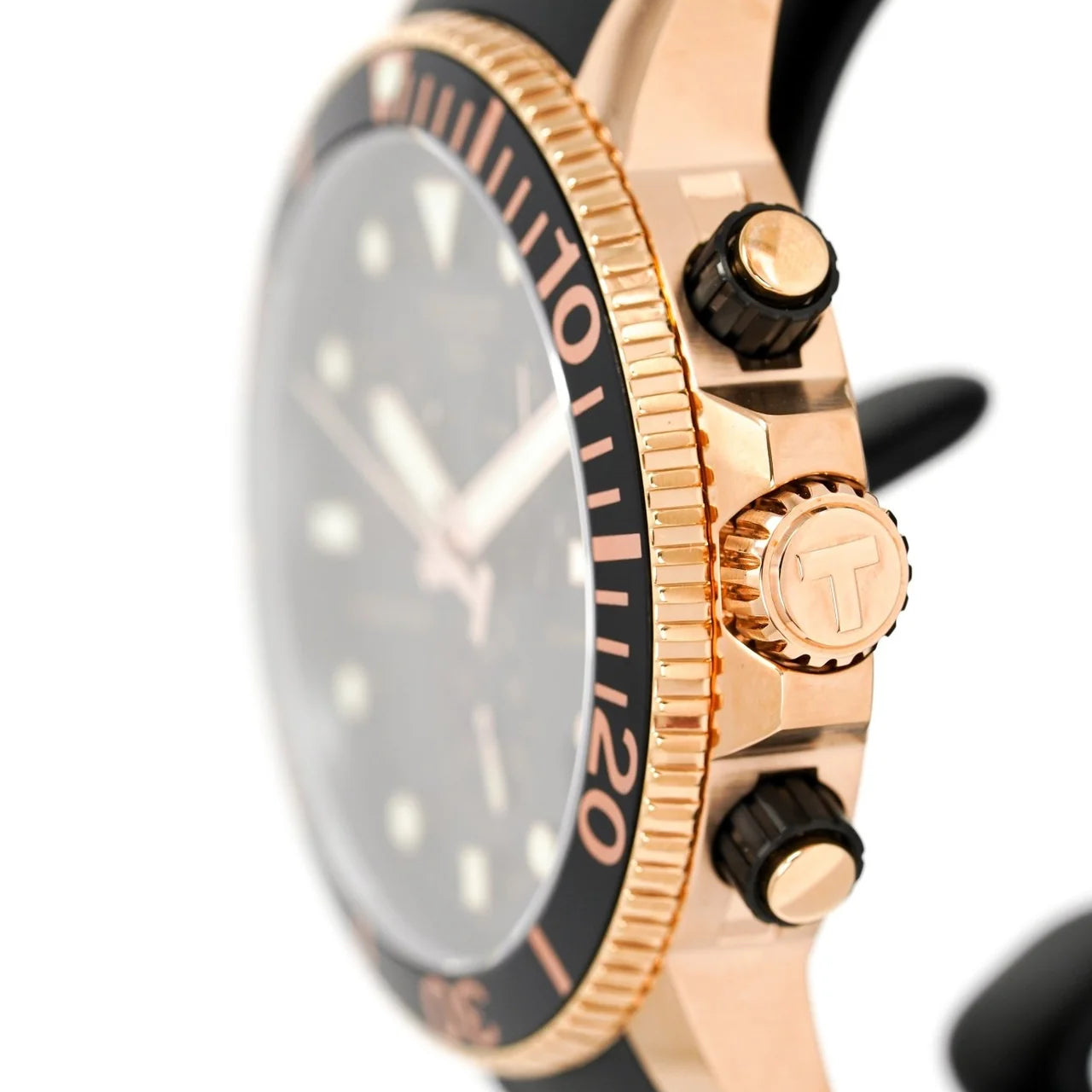 45.5 mm quartz chronograph showing three sub-dials and date window at 4 o'clock