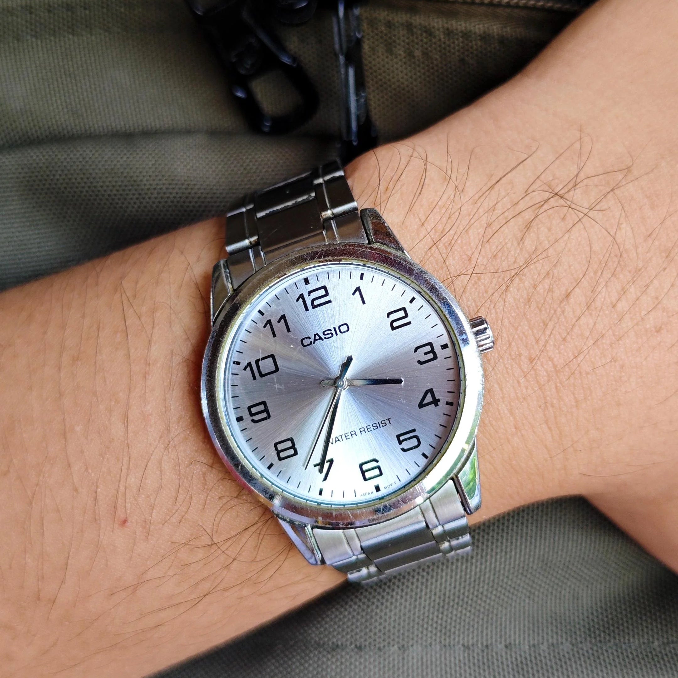 Casio MTP-V001D steel bracelet with triple-fold clasp laid flat